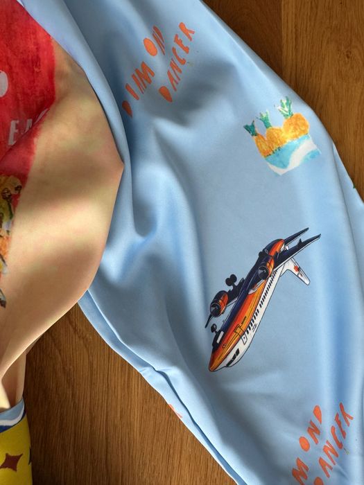 Уникална рокля сатен с колан самолет