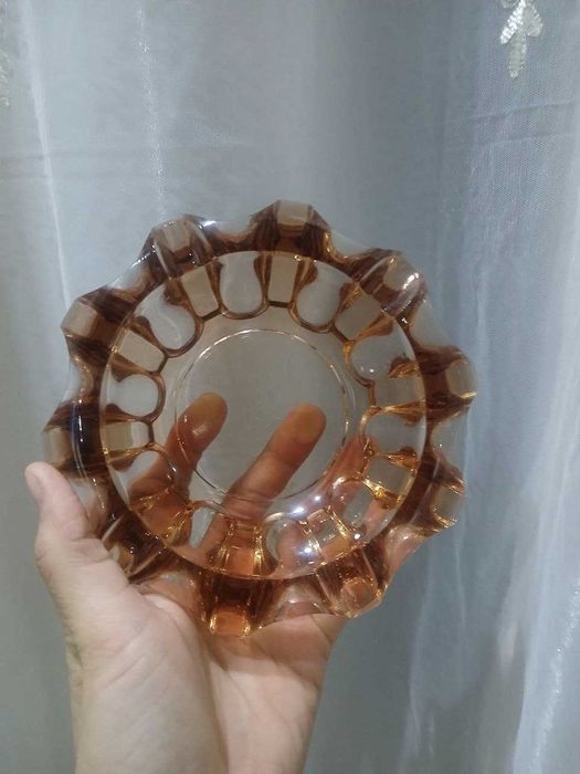 Пепельница. Цветное прессованое стекло.