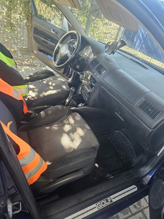 De vanzare golf 4