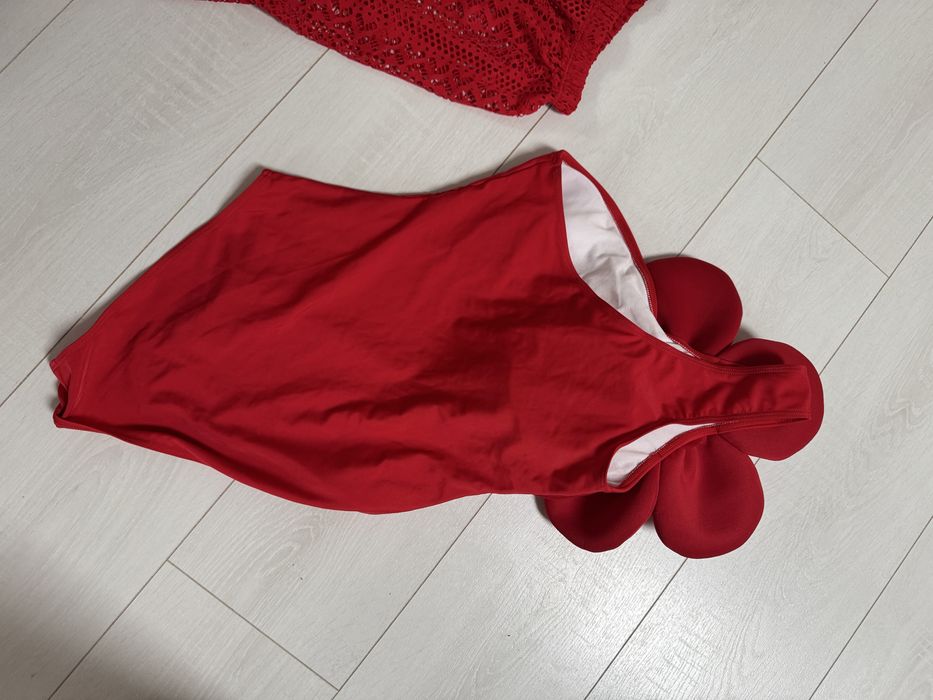 Costum de baie cu fusta. S