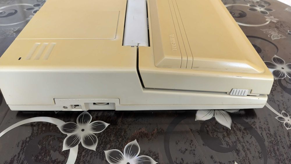 Ретро компютър Toshiba T1200
