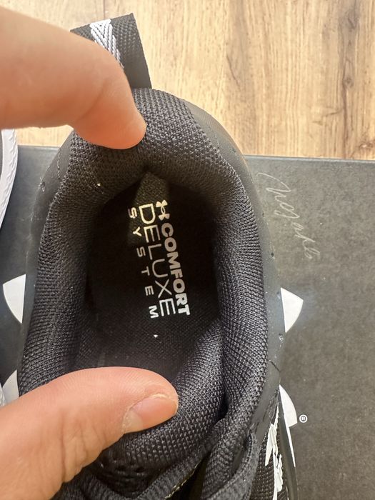Кроссовки Under Armour — размер 38