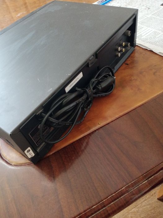 Видеомагнитофон LG