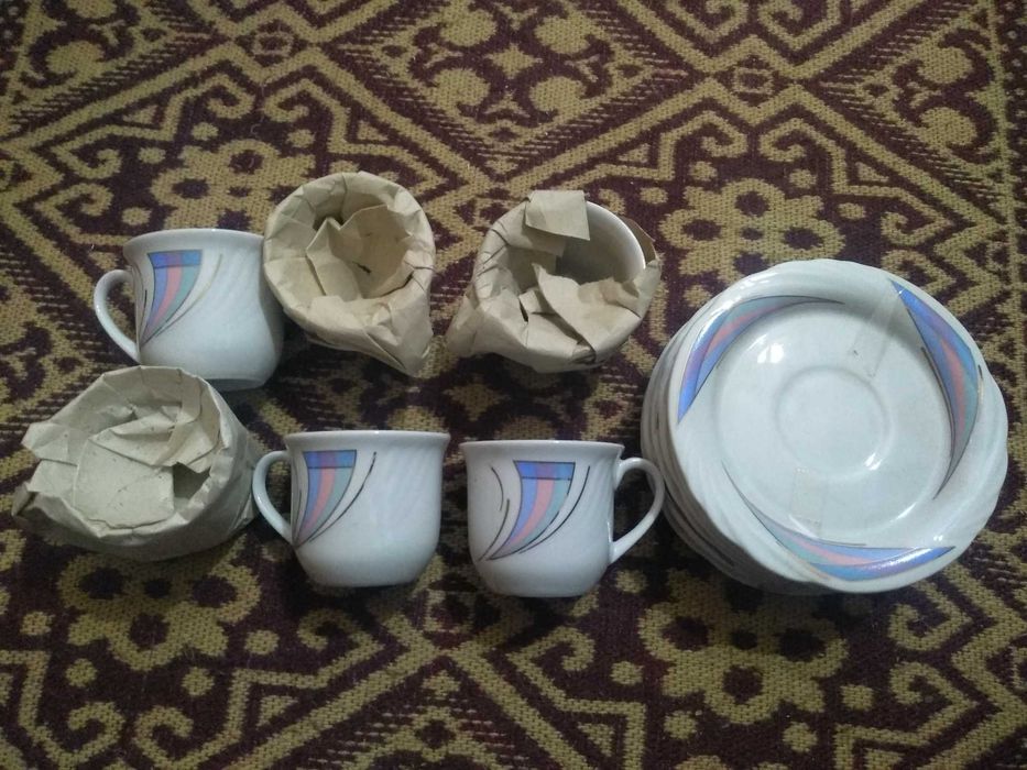 Продавам Нов ретро сервиз за кафе!