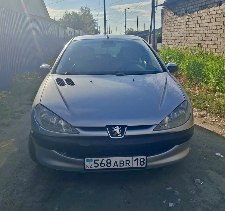 Продам машину Пежо 206