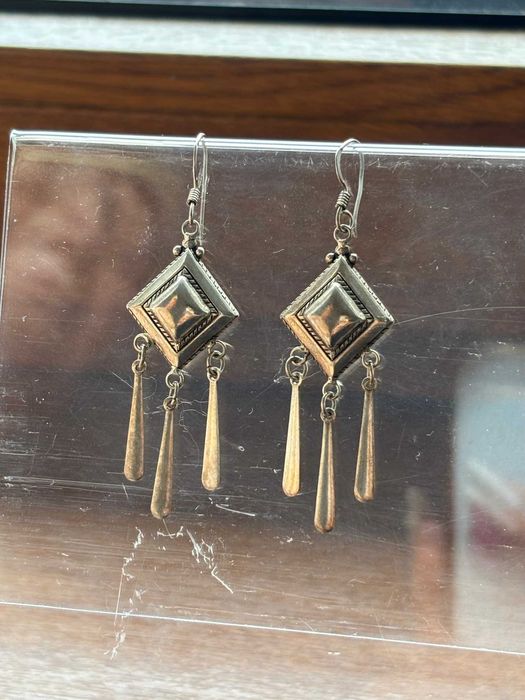 Două perechi de cercei/argint 925/modele, gramaje și prețuri diferite.