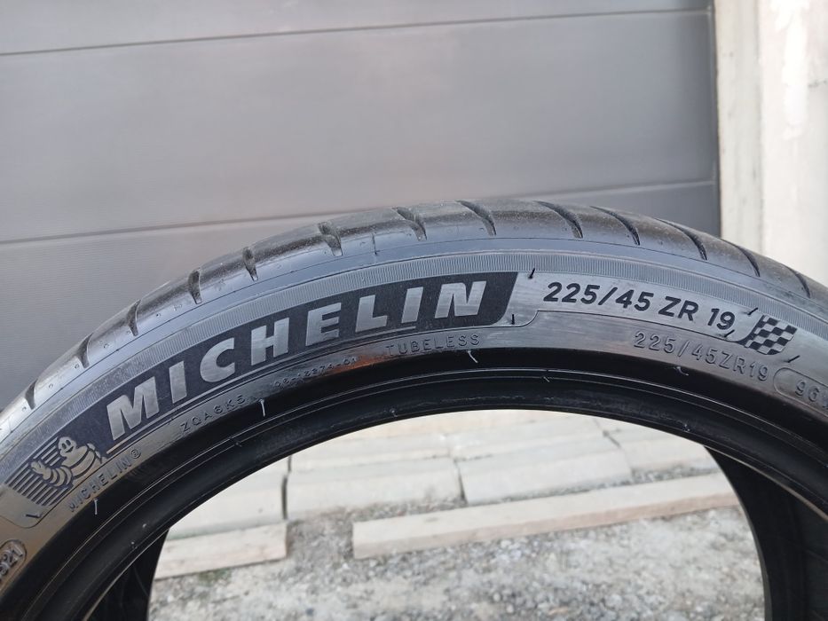 Set 4 Michelin Pilot Sport 4 225 45 19