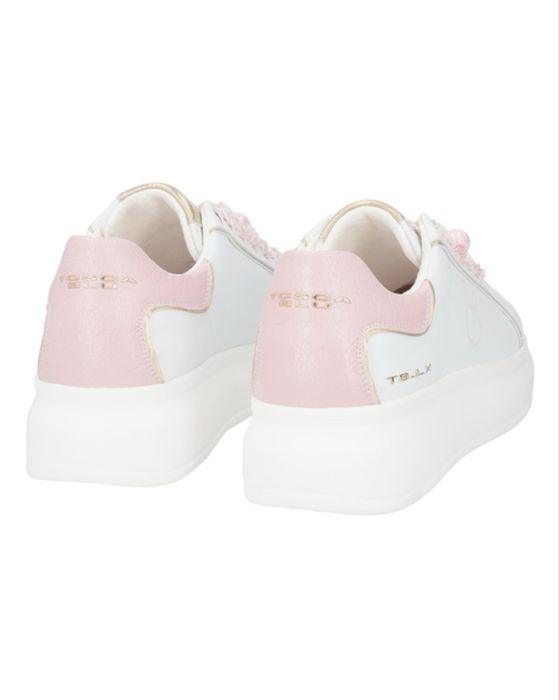 Чисто нови спортни обувки Tosca Blu