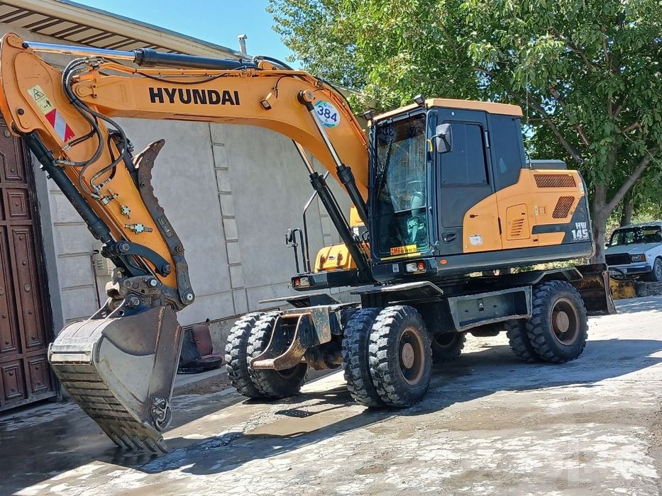 Ekskvator Hyundai sotiladi, 2018 yil xolati yaxshi, ishga tayyor.