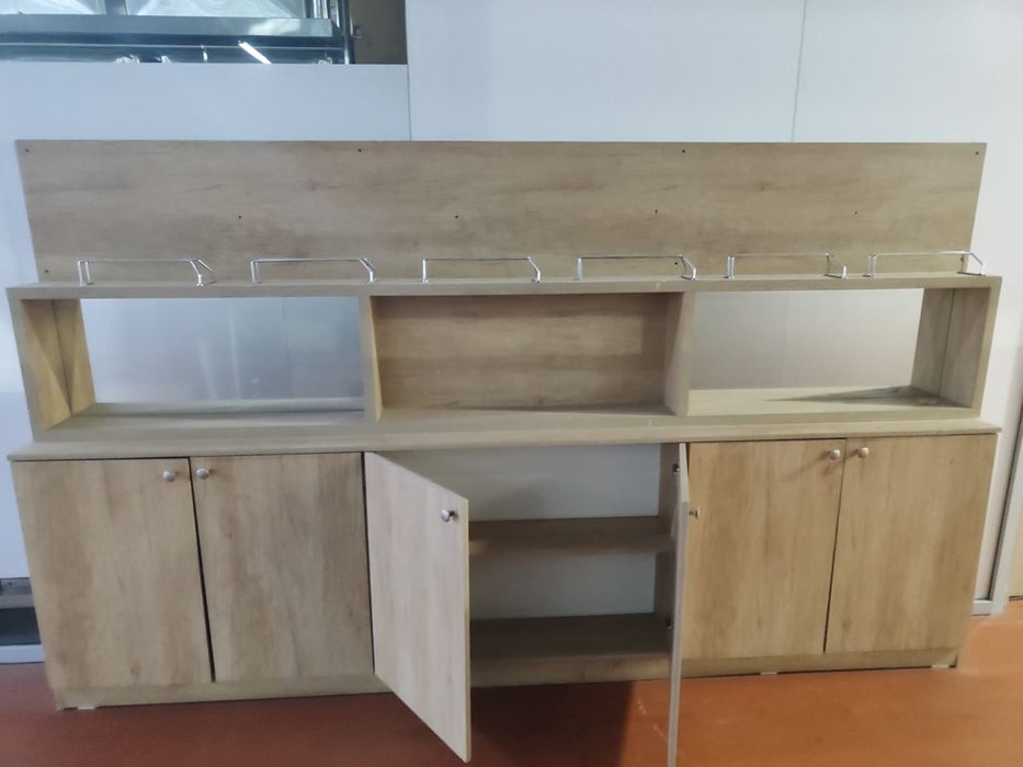 Шкаф на ресторан