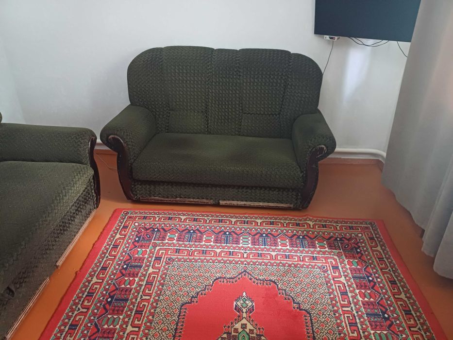 Продвется диван в хорошем состояний