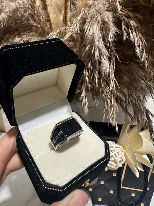 Серебряный шикарный перстень  Серебро 925 есть доставка