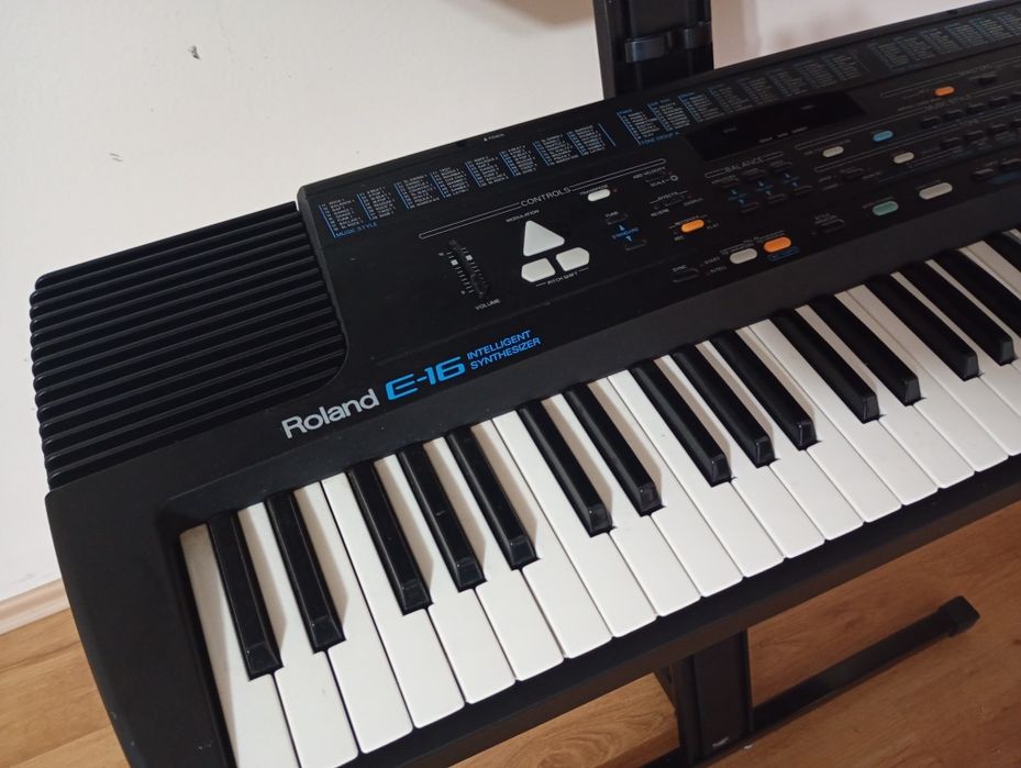 Roland  E16 E28 pian digital dinamic orga