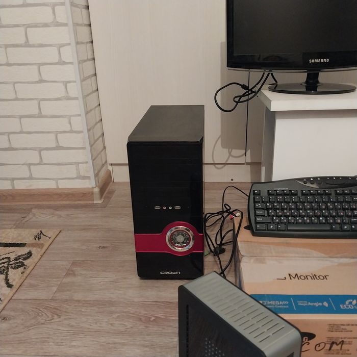 Срочно компьютер с комплектам