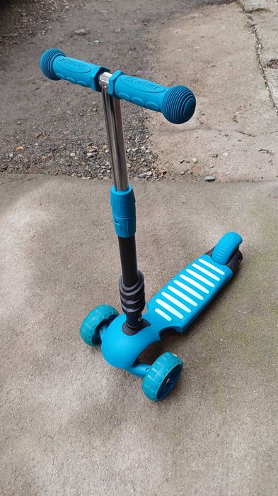 Детска тротинетка/скутер Chipolino Kiddy Evo / Чиполино Киди Ево