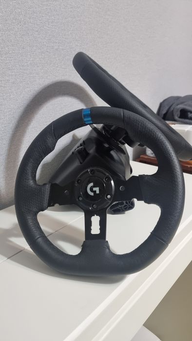 Продам игровой руль logitech g923