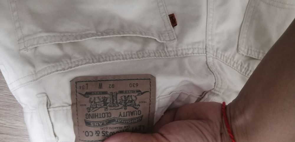 Фирменные джинсы Levi's