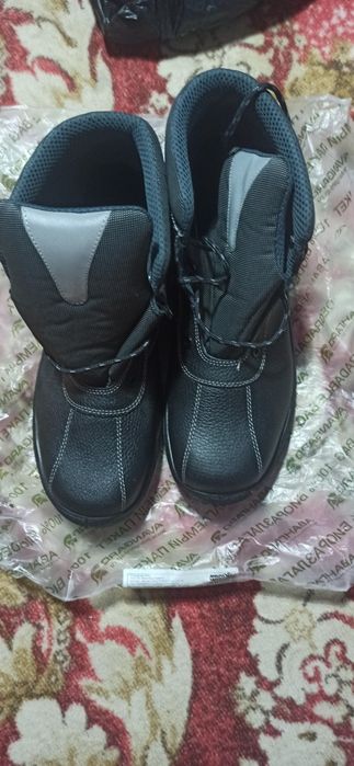 Продам ботинки рабочие.