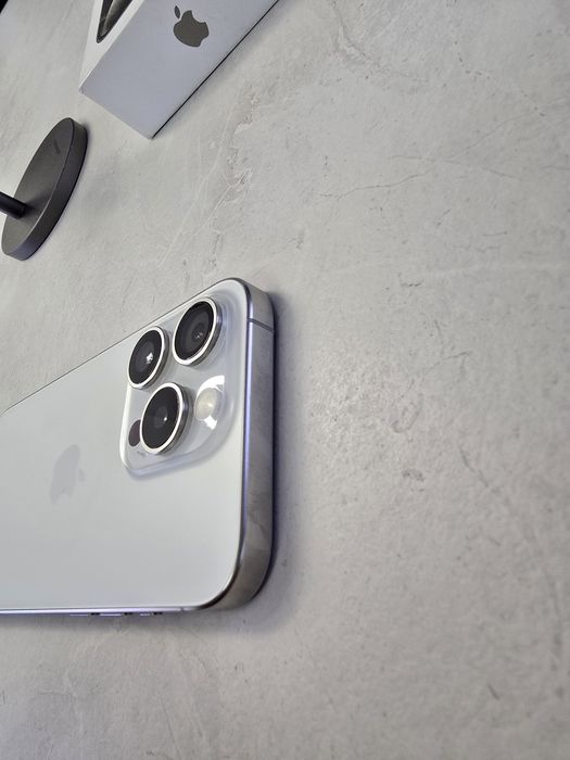 iPhone 15 Pro Alb Impecabil baterie 90%