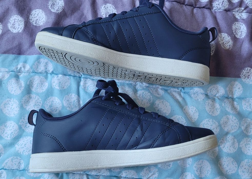 Adidasi adidas .