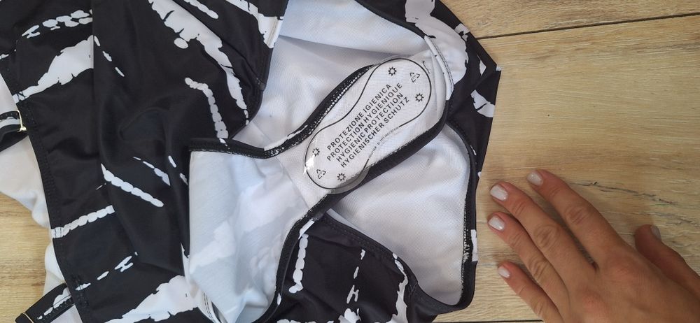 Чисто нов цял бански