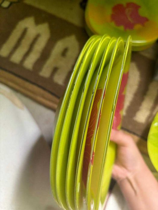 Набор посуды  тарелки, кружки