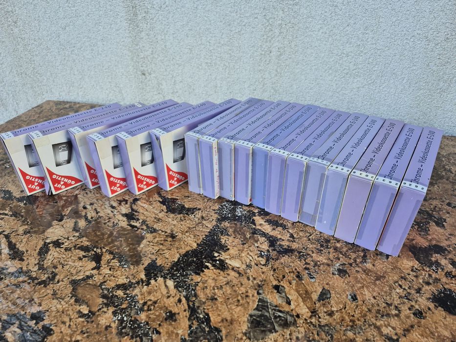 Vând lot 15 casete video VHS originale , 240 minute cu filme diferite
