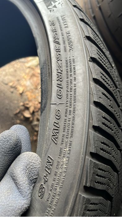 235/35/19 пара - зима