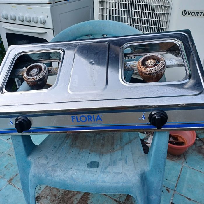 Vând 2 aragaze camping cu foc mare