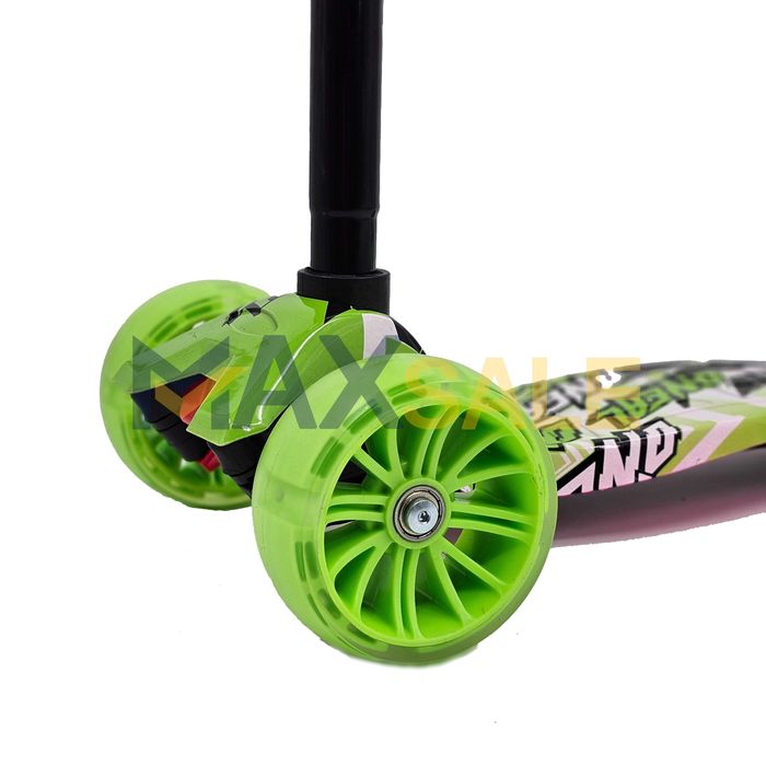 Триколка детска тротинетка с 3 светещи колела зелено многоцветно