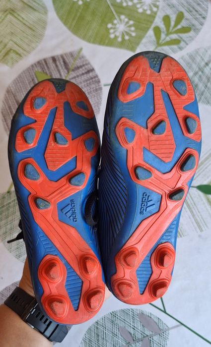 Продавам детски Бутонки Adidas