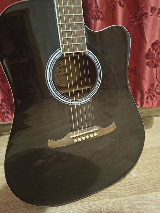 Vând chitară acustică