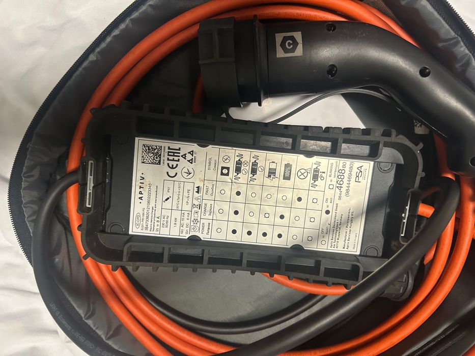 Încărcător pentru mașina electrică sau hibrid