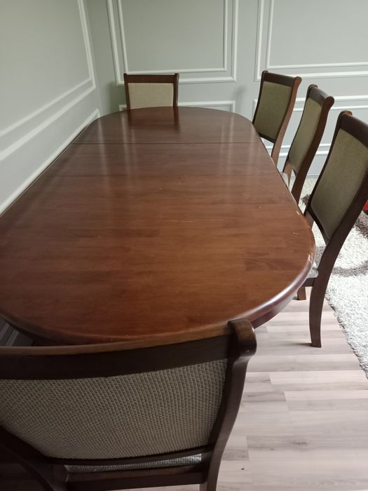 Стол со студьями