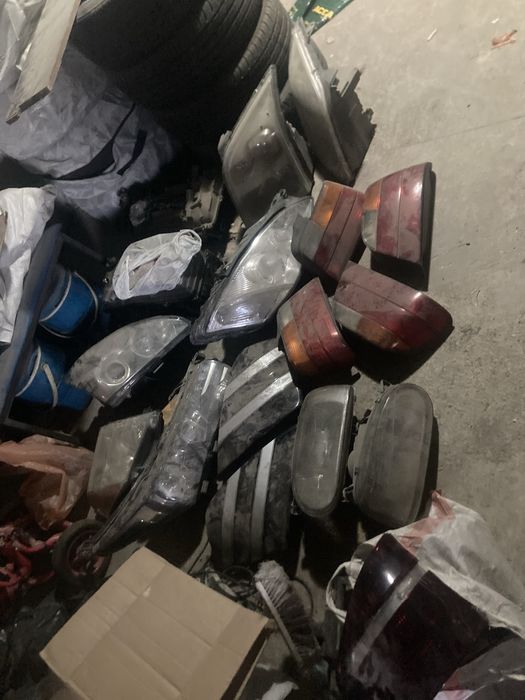 Задние, передние фонари, коврики в салон коврики в багажник, чехлы