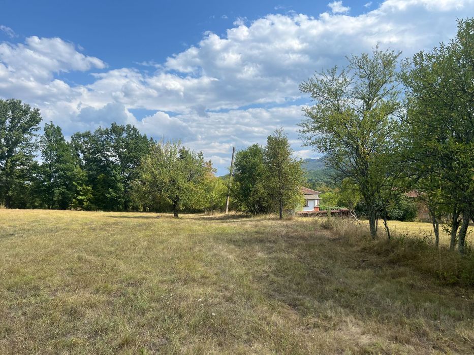 Парцел за продан