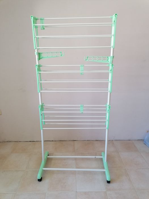 Сушилка за дрехи на колела