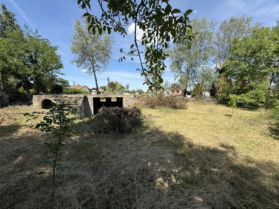 Ofer spre vânzare Teren + Fundație din beton Ungaria la o distanță de 7 Km de vama Petea