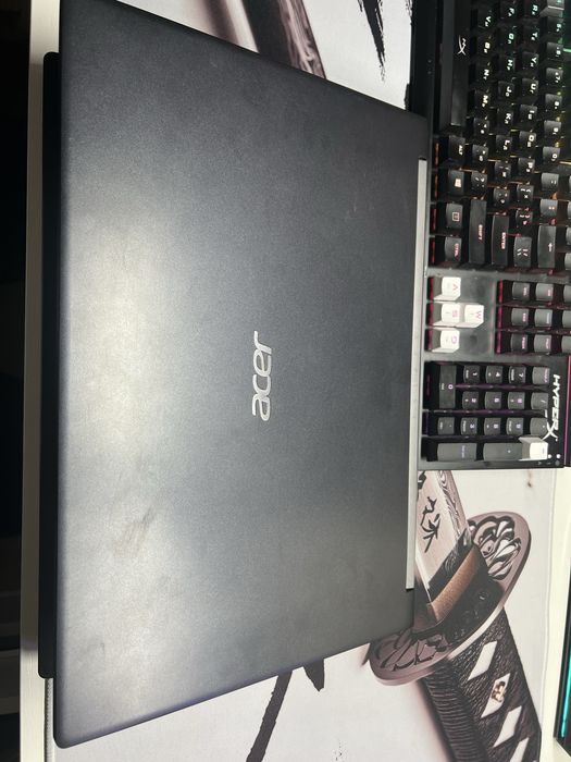 Ноутбку Acer Aspire 7