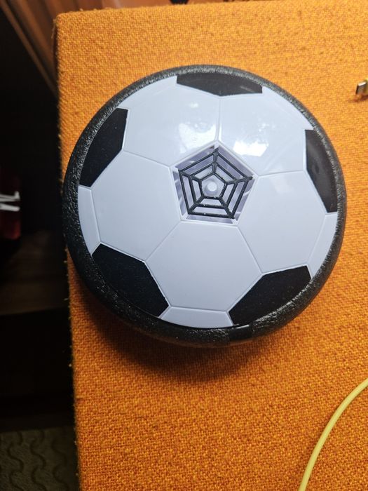 Minge de fotbal pe aer