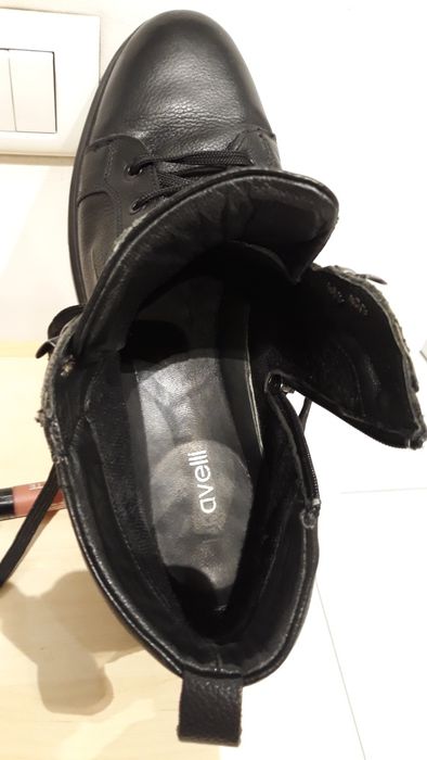 Vînd bocanci piele!