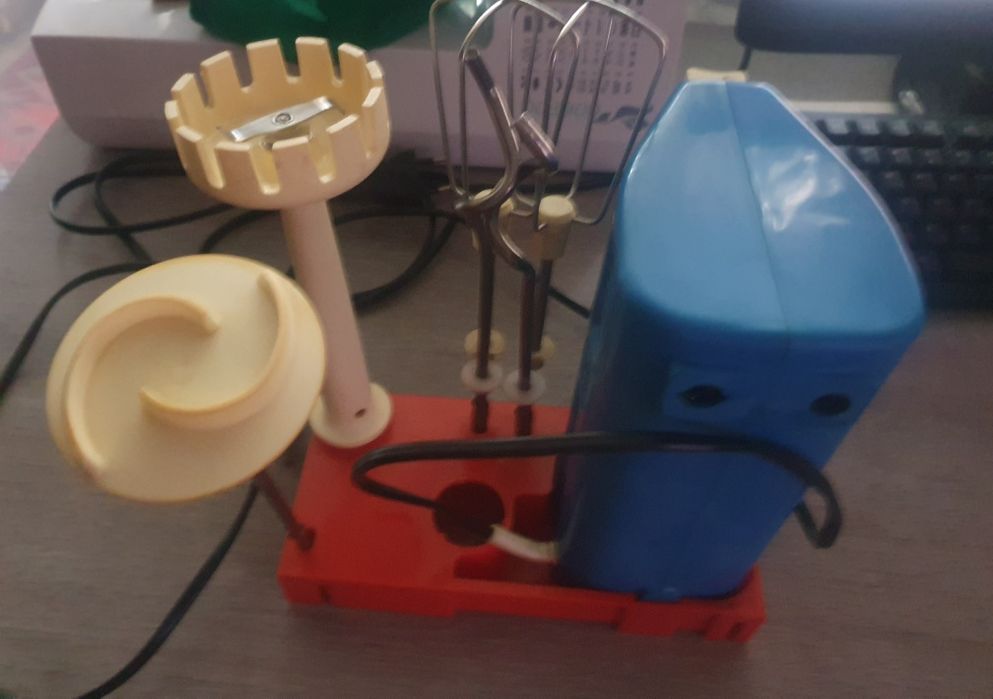 Соковыжималка, миксер.