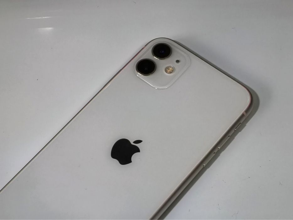 iPhone 11 64GB white