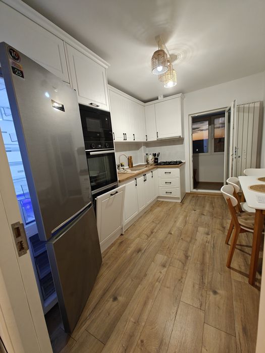 Ofer spre vânzare apartament patru camere Mioveni, renovat total, liber