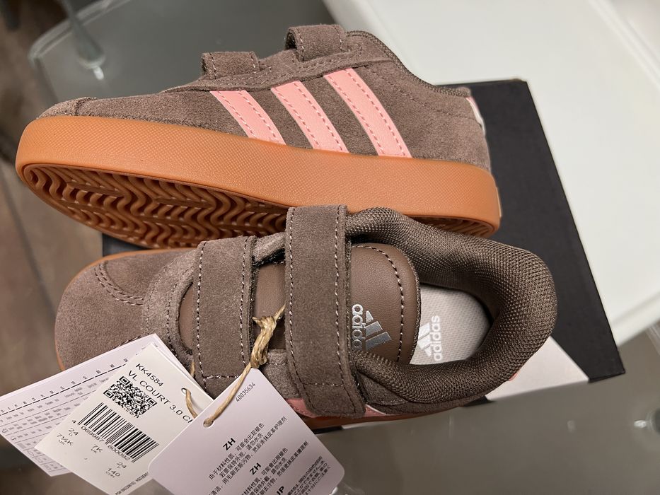 Чисто нови детски обувки Adidas
