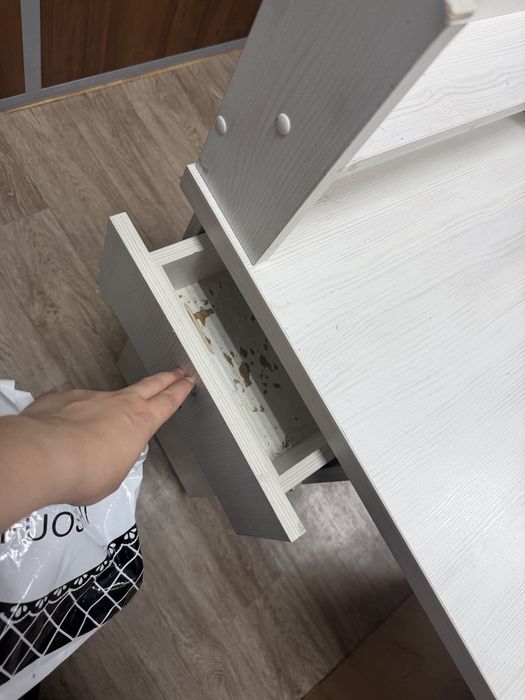Продам маникюрный стол