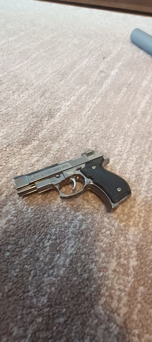 Brichetă in forma de pistol(fara gaz in el)