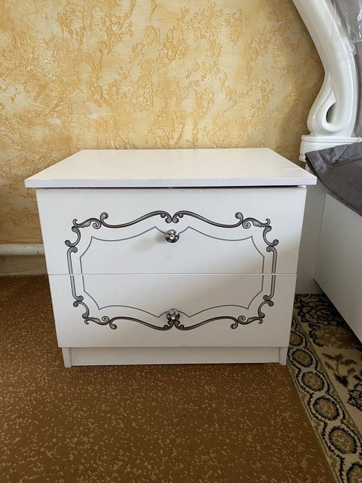 Мебель диван тумбочка