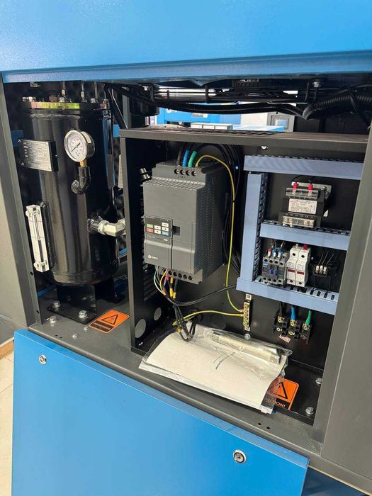 Винтовой компрессор 15 кВт (15 бар) Инверторный с осушителем и бак