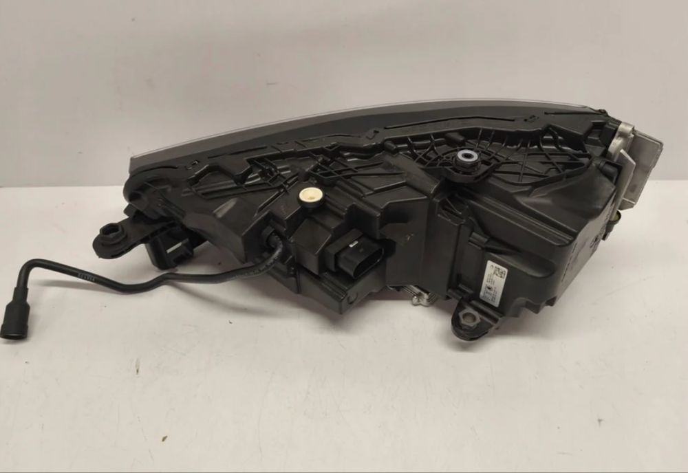 Ляв и десен фар за Шкода Скала кристал лед фейс  SKODA SCALA LIFT FULL LED 665941016A и 655941015A